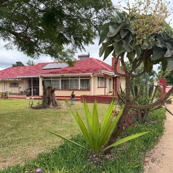Room 5 mins from RG Mugabe Airport, hotell i Harare