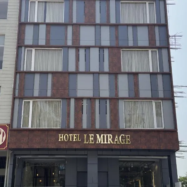 Hotel Le Mirage Chandigarh Zirakpur, hotel en Jāmb