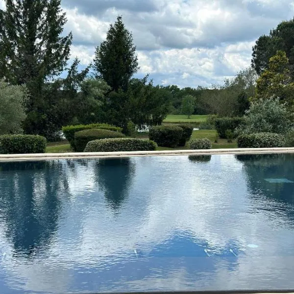 Mercure Toulouse Aéroport Golf de Seilh, ξενοδοχείο σε Seilh