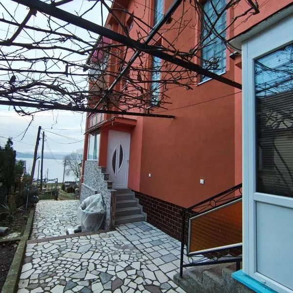 Villa Shine apartment 2, hotel em Radožda