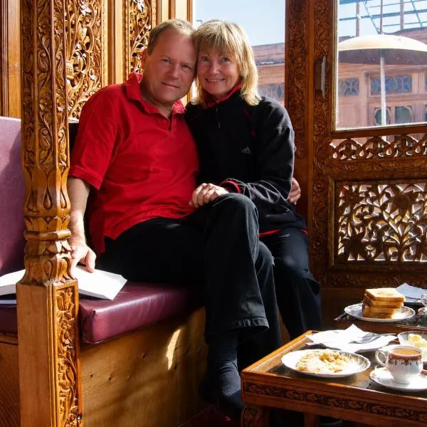 New Alzira Royal Heritage Houseboats, hotell i Srinagar