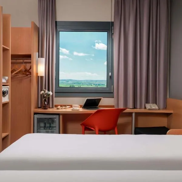 ibis Ankara Airport Hotel, hotel em Ancara