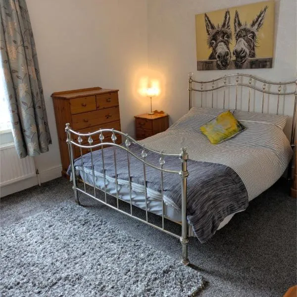 Kettering Town Double Rooms with TV Ideal Professional workers for longer stays Shared bathroom kitchen & Lounge, hotel i Kettering