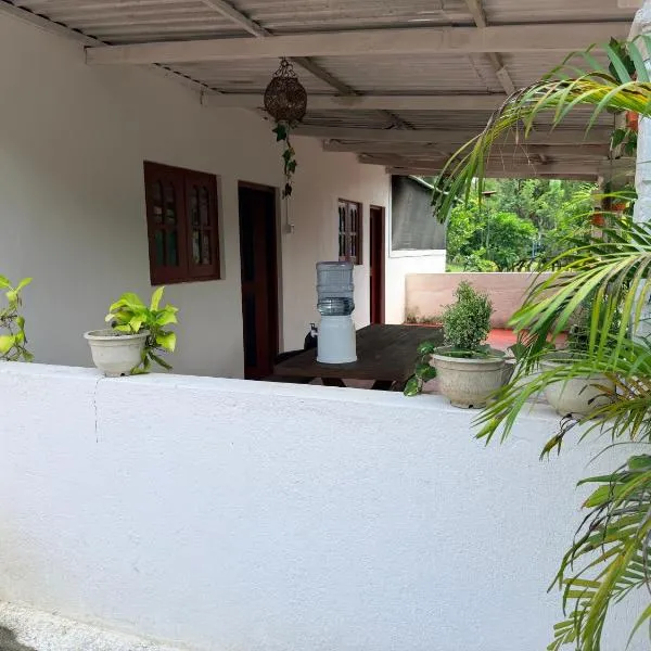 The Garlic Lodge - Habarana, hotel in Habarana