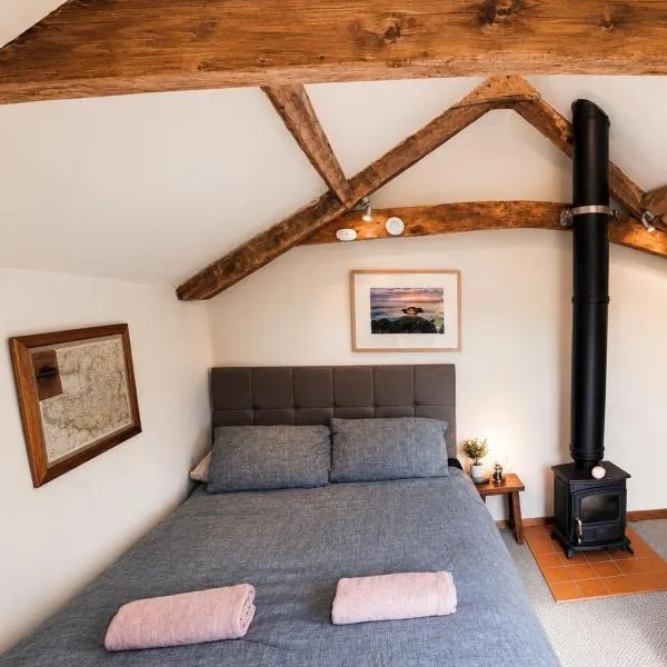 The Hay Loft- new ensuite bathroom & kitchenette for 2026, hotell i Tolland