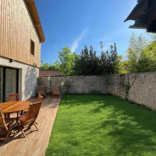 Le Petit Chalet, khách sạn ở Crolles