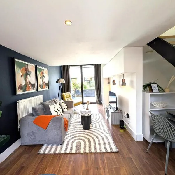 Modern 2 Bedroom Home Near MediaCity UK, Hotel in Manchester