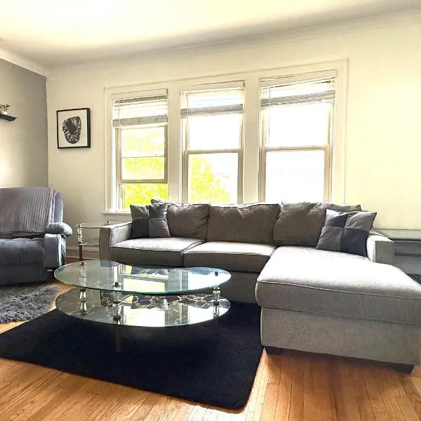 Prime location - Cozy 3bd near downtown! Free parking & fast WiFi!, hotell i Chicago