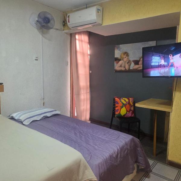 RIO PRAIA LOFT COPACABANA COBERTURA COM VARANDA PROXIMO PRAIA DE COPACABANA COM 2 CAMAS COPACABANA ARPOADOR com camas de casal e solteiro ,quarto reversivel , POSTO 6
