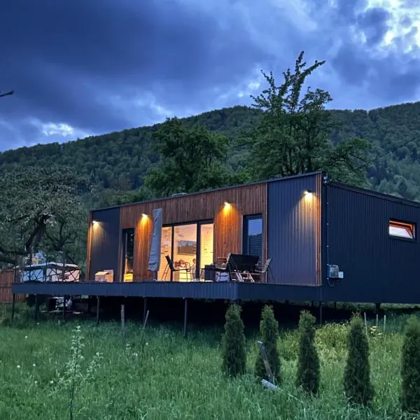 B-House, hotel em Tyudov