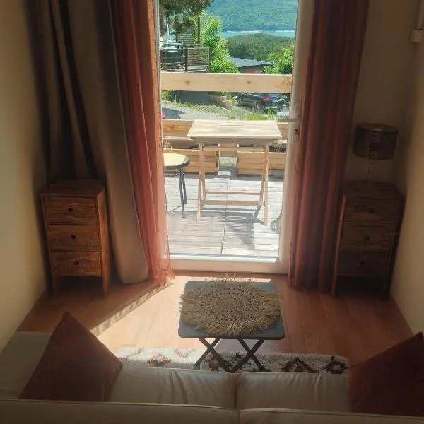 Mobile Home vue lac à 700m de la baie st Michel, hotel u gradu Šorž