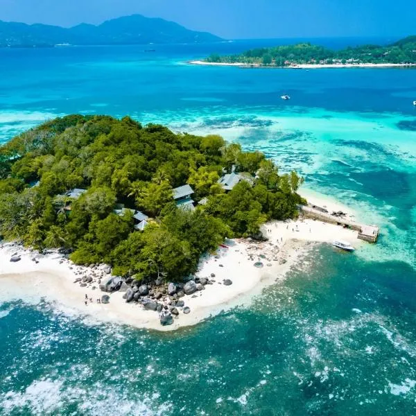 Enchanted Island Resort, hotel in Victoria