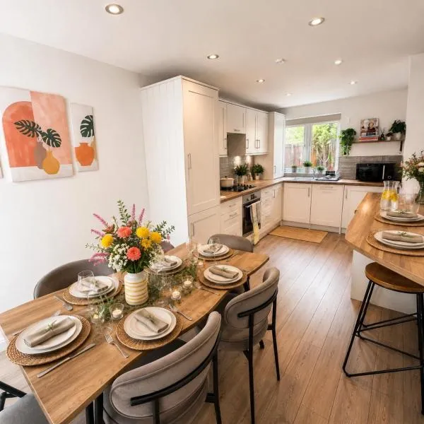 Modern House - Sleeps 12 - Birmingham City - FREE Parking, hotel in Birmingham