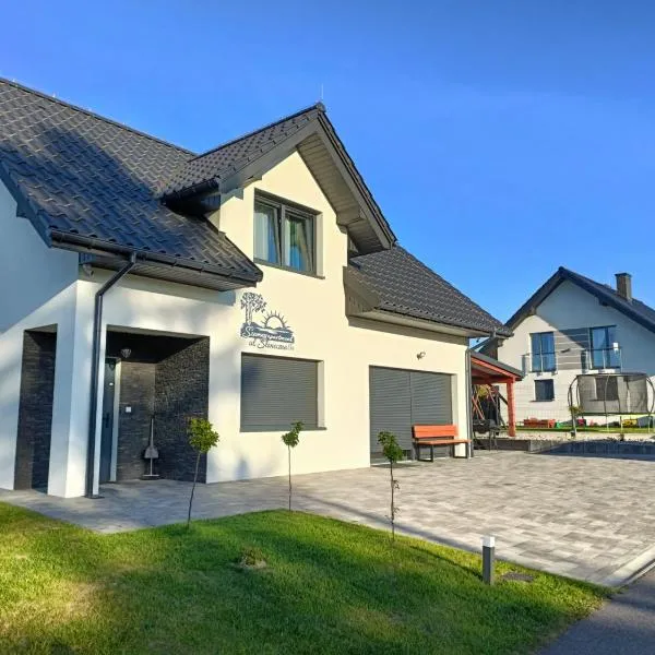 Szumny Apartment 13a, hotel en Brzozówka