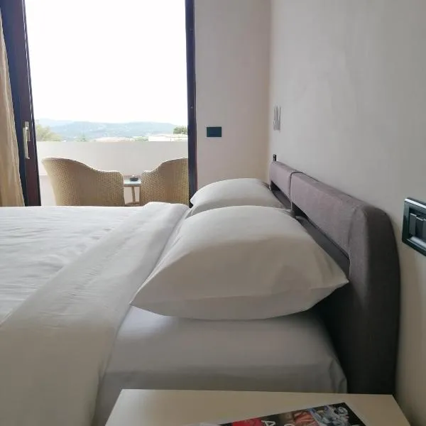 Emerald Coast Rooms, Hotel in Arzachena