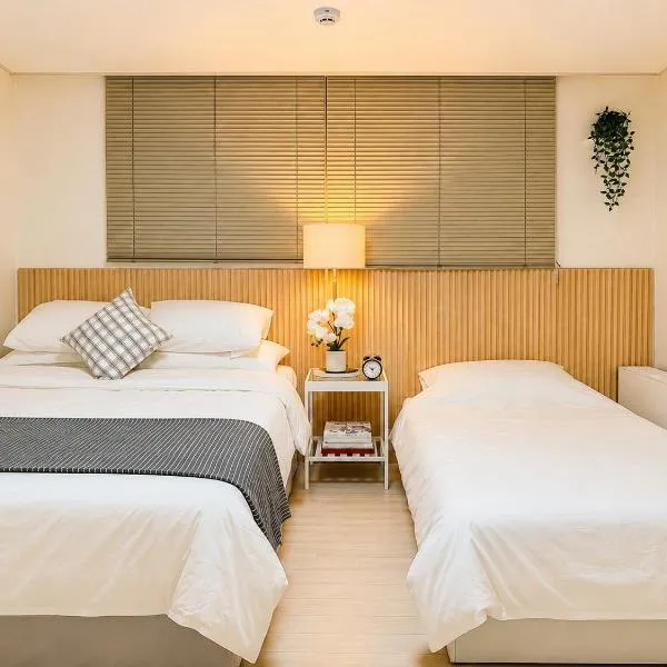 Hongdae 10 min Quiet Family 2BR Direct ICN Bus 5 min walk, hotel u gradu Seul