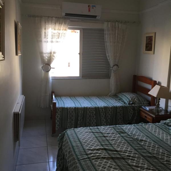 Apartamento Astúrias 2 Dorms Ar Cond - Foto 2