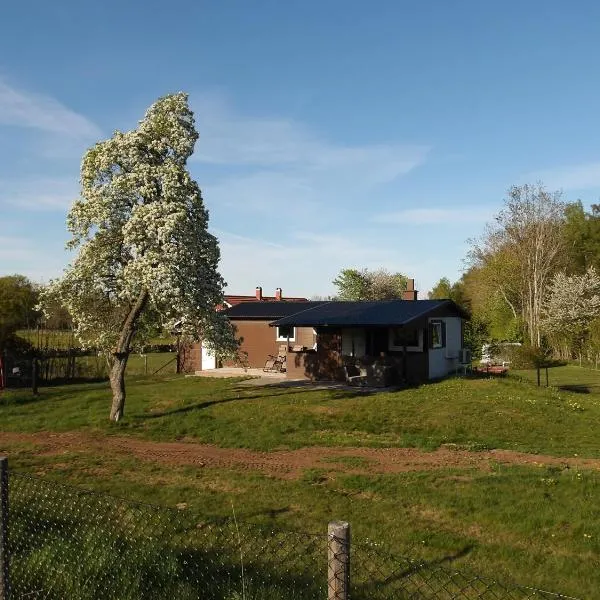 Self catering accommodation - självhushållet boende - renovated may 2026!, hotel di Skövde
