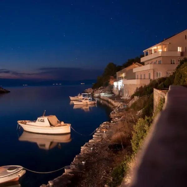 Apartments Hropić, hotel v destinaci Lastovo