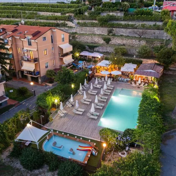 Residence Holidays, hotel em Pietra Ligure