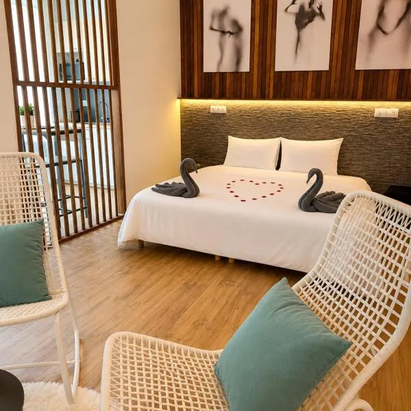 La Suite Interdite Jacuzzi, Sauna & Pièce Secrète, מלון בנאנסי