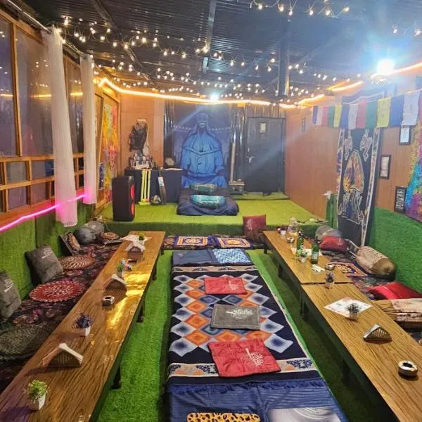 Kasol Shalom Camps & Cafe, готель у місті Касоль