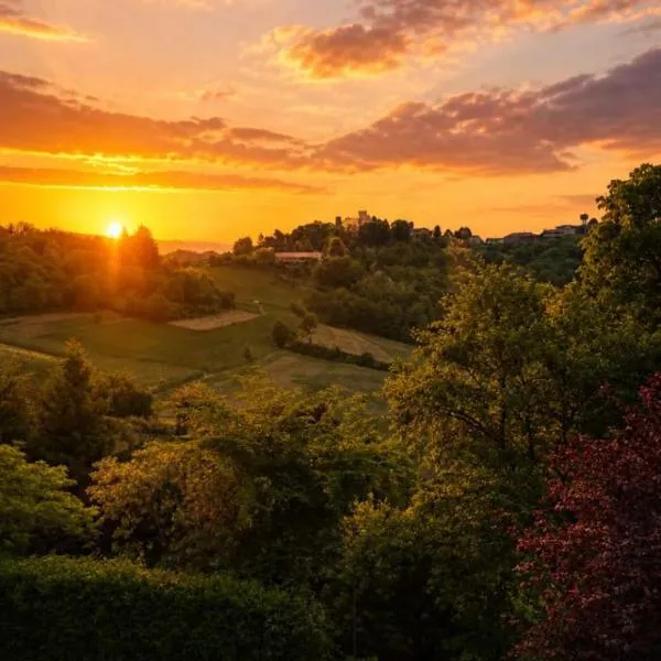 HillTop Heaven, Oasi Panoramica in cima della collina Torinese,a 20 minuti della città, Hotel in Cinzano
