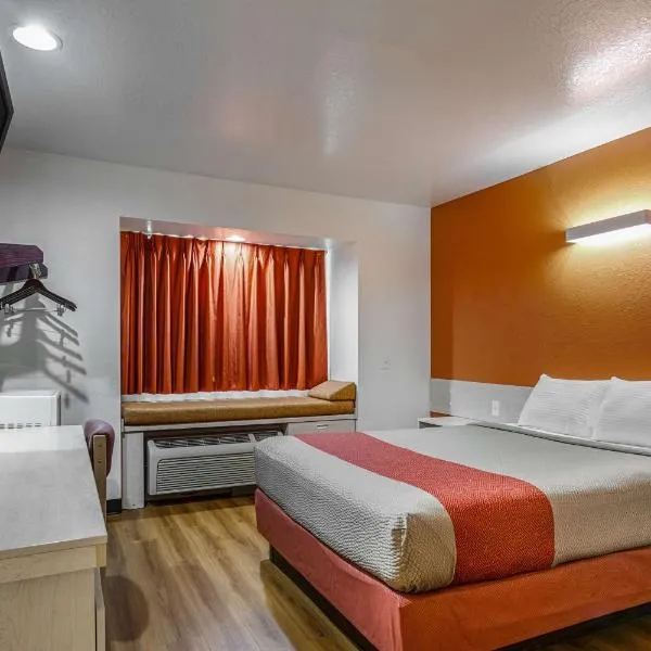 Motel 6-Mcalester, OK, khách sạn ở McAlester