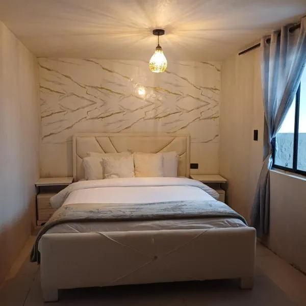 Moderno Apartamento en Cuenca CRISANDRE, хотел в Куенка
