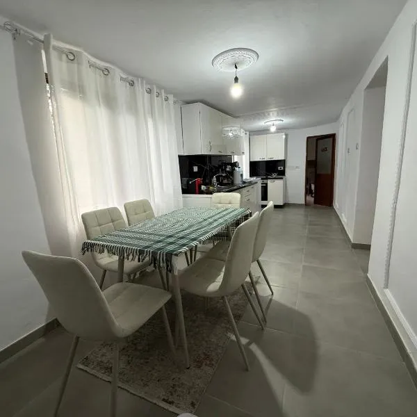 Canyon River House, Hotel in Çorovodë