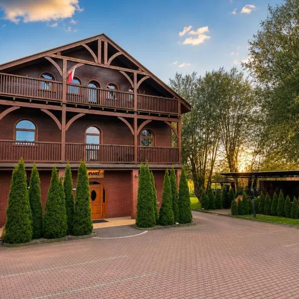 Gościniec Piast Pokoje i Camper Park, hotel di Brzeźno