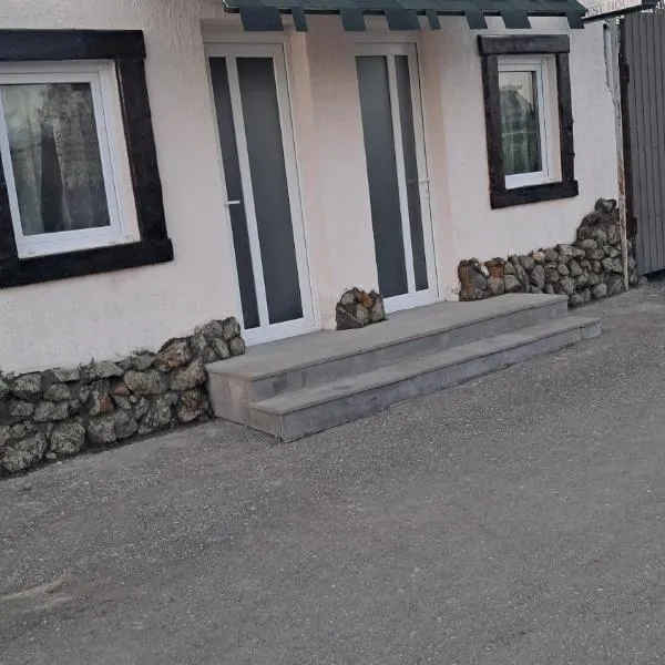 Manan Guesthouse, hotel en Chʼkalovka