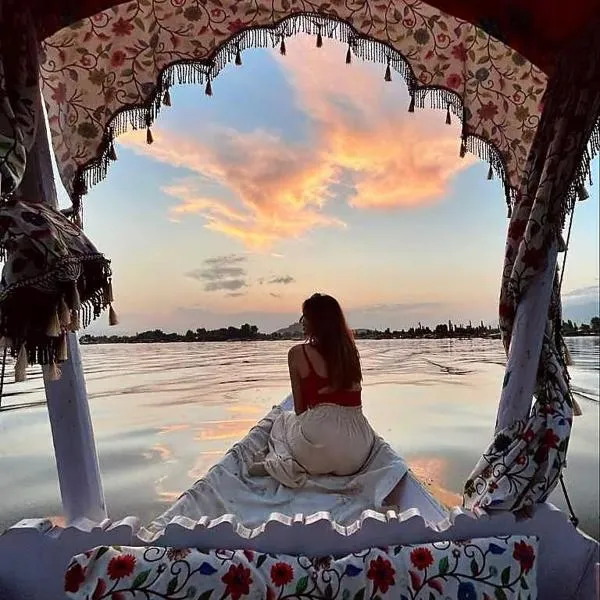 Dal lake freedom group of houseboats, hotel di Srinagar