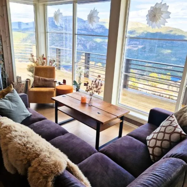 Mountain Ski Cabin with Sauna & Scenic Views – hotel w mieście Kviteseid