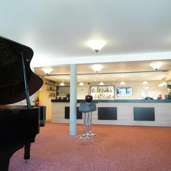 Pacy-sur-Eure에 위치한 호텔 Logis Hotel Altina