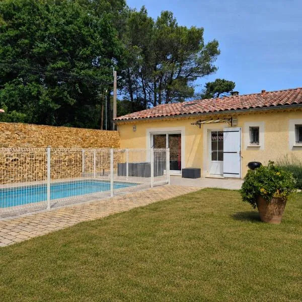 Sauna et Spa, piscine chauffée, Gîte le Carrousel, khách sạn ở Piolenc