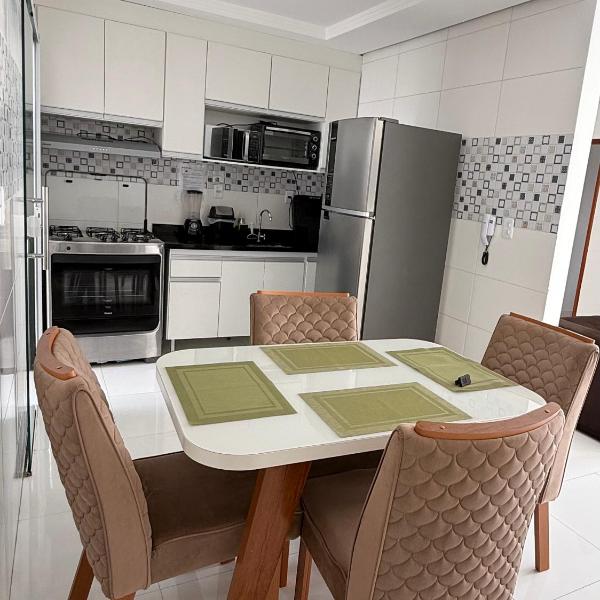 Casa Aconchegante 3-4 quartos com ar condicionado e garagem