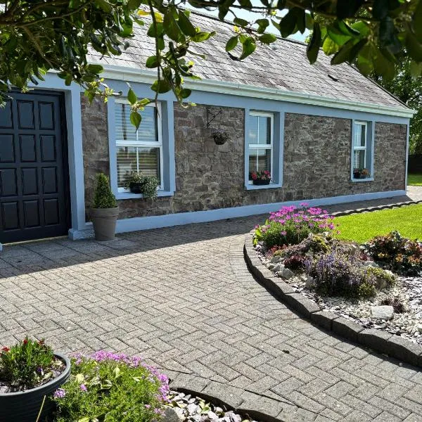 페르모이에 위치한 호텔 Charming 3 bedroom cottage with a large enclosed garden