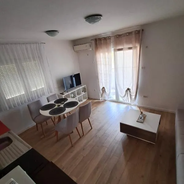 Apartman Solis, hotel v Igalu