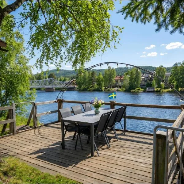 Riverside Villa with Private Jetty and Scenic Views, hôtel 
