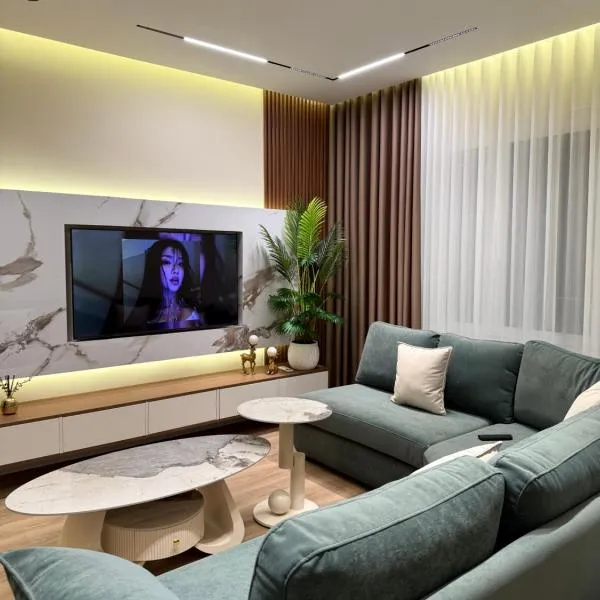 Modern Luxury Apartment-City Center-Walk Anywhere, hotel in Durrës