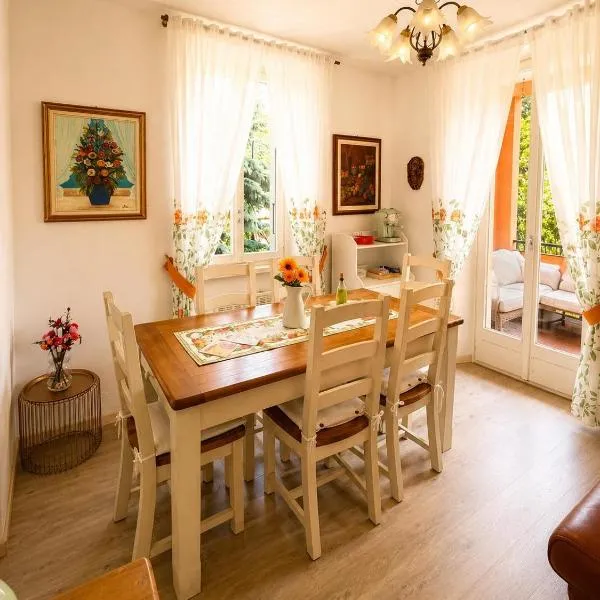 Lena's Home, מלון בבלינצונה