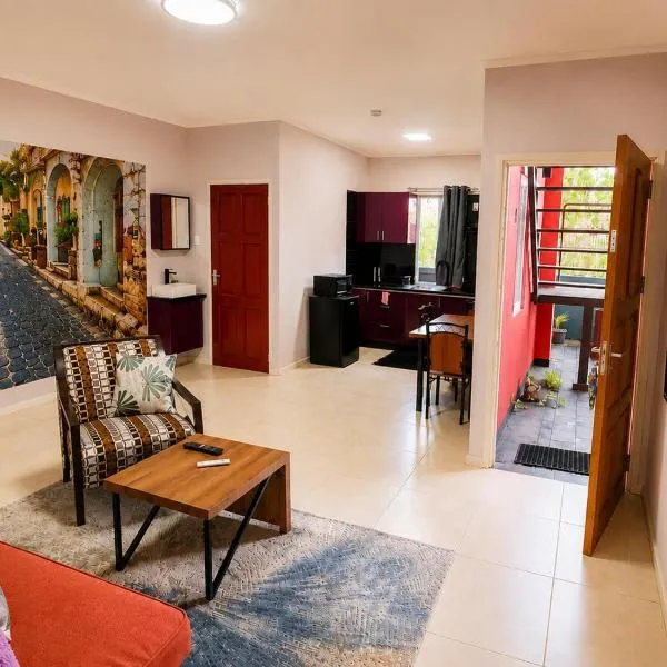 Modern 2BR Apt with Kitchen FAST WIFI AC in North Paramaribo, hotell i Paramaribo