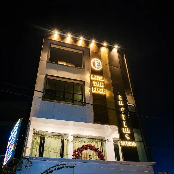 Hotel The Edge, hôtel à Rewa