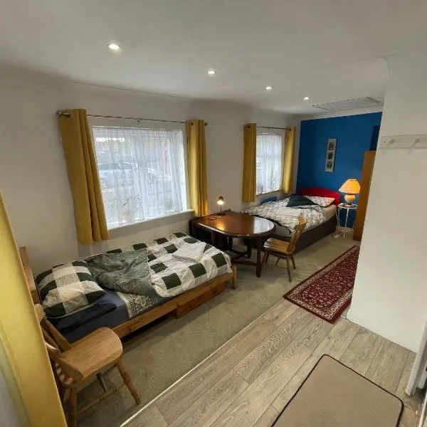 Private Apartment Twin beds only, хотел в Taverham