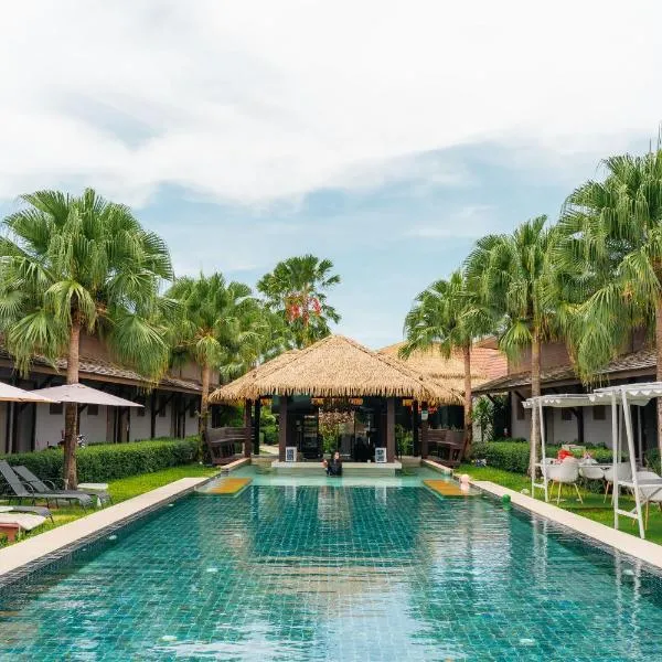 Malabar Pool Villa Phuket, hotel sa Phuket Town