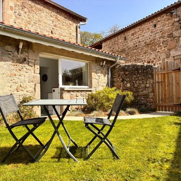 Superbe appartement avec jacuzzi et jardin privé, hotel en Marlhes