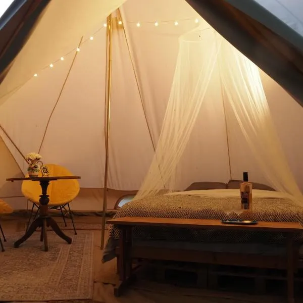 Glamping Tent Celte du Morvan, Vrij in de Natuur, hotel din La Tagnière