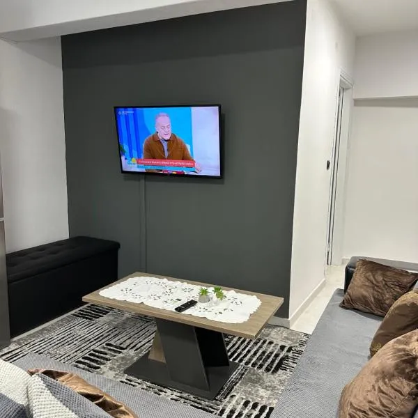 AirbnbTzo, hotell i Perístasis