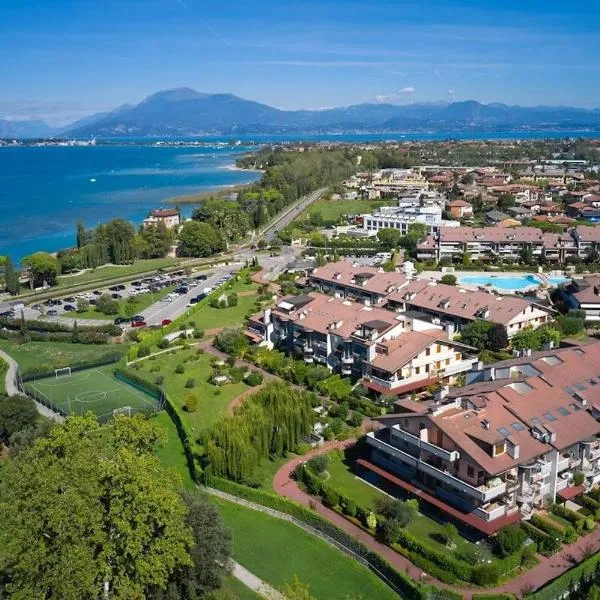 Garden Suite Salici 3 pools, private garage, hotell sihtkohas Desenzano del Garda
